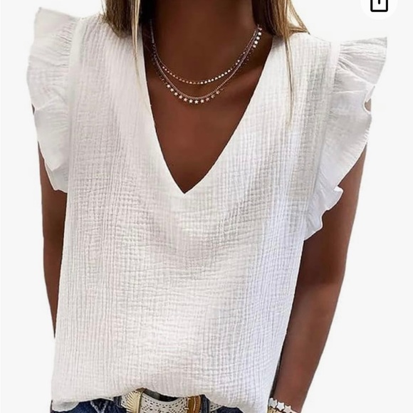 Ladies white size M Dokotoo light weight ruffle top. - Picture 1 of 13